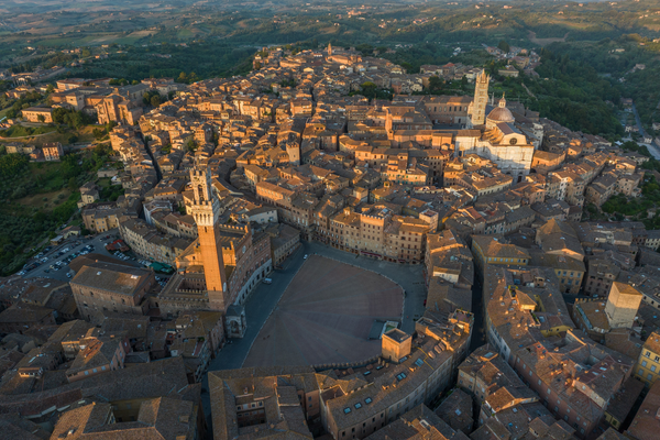 Torre del Mangia and Piazza del Campo.png